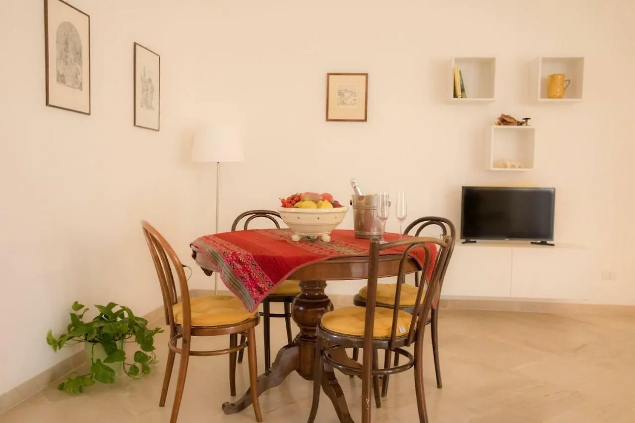 Residenza Lago Syracuse Apartment